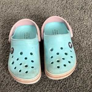 CROCS Kids Clog in Aqua with Light Pink Heel Strap